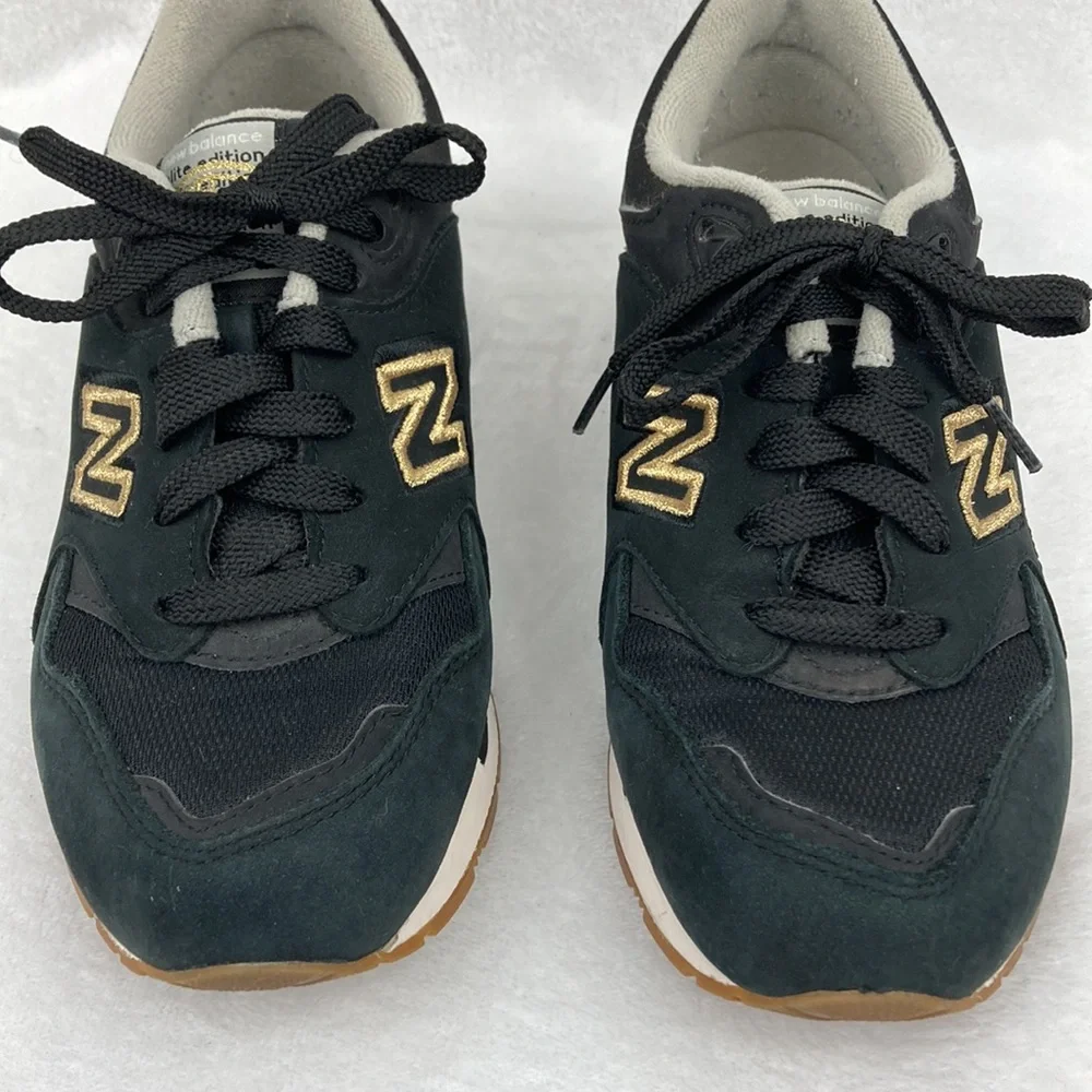New Balance Women’s Abzorb Black and Gold Sneakers sz 6.5